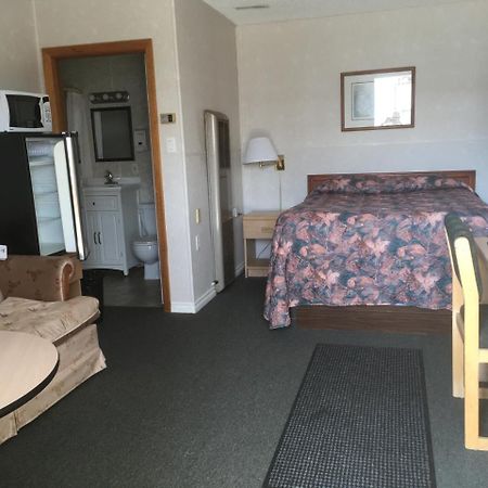Winkys Motel Estevan Dış mekan fotoğraf