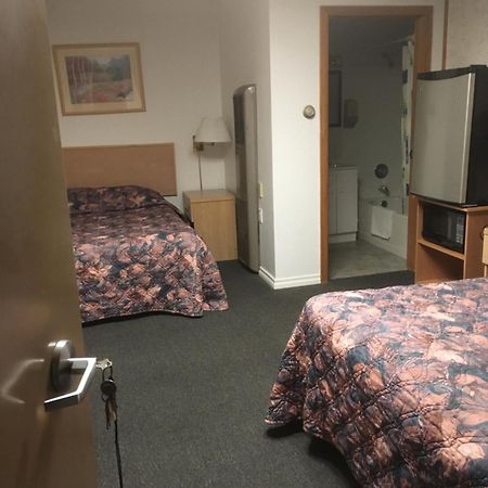 Winkys Motel Estevan Dış mekan fotoğraf
