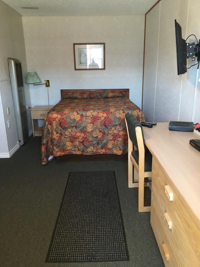 Winkys Motel Estevan Dış mekan fotoğraf